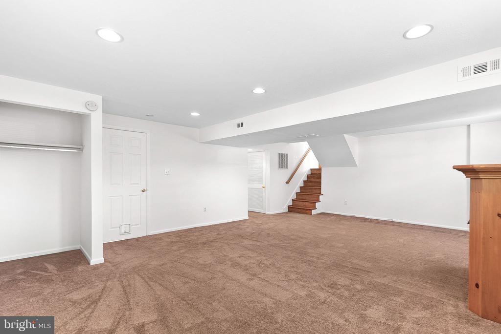610 W Maple Ave W
