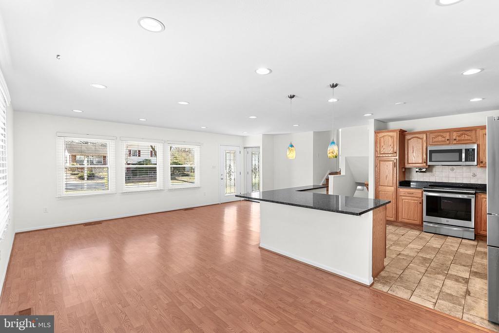 610 W Maple Ave W