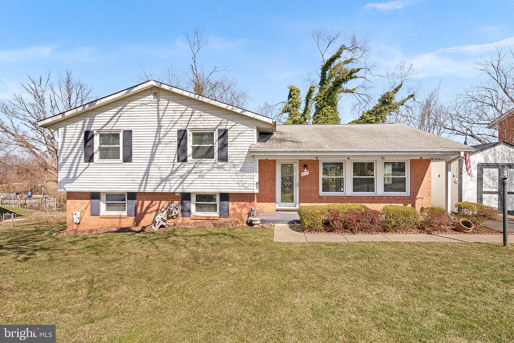 610 W Maple Ave W