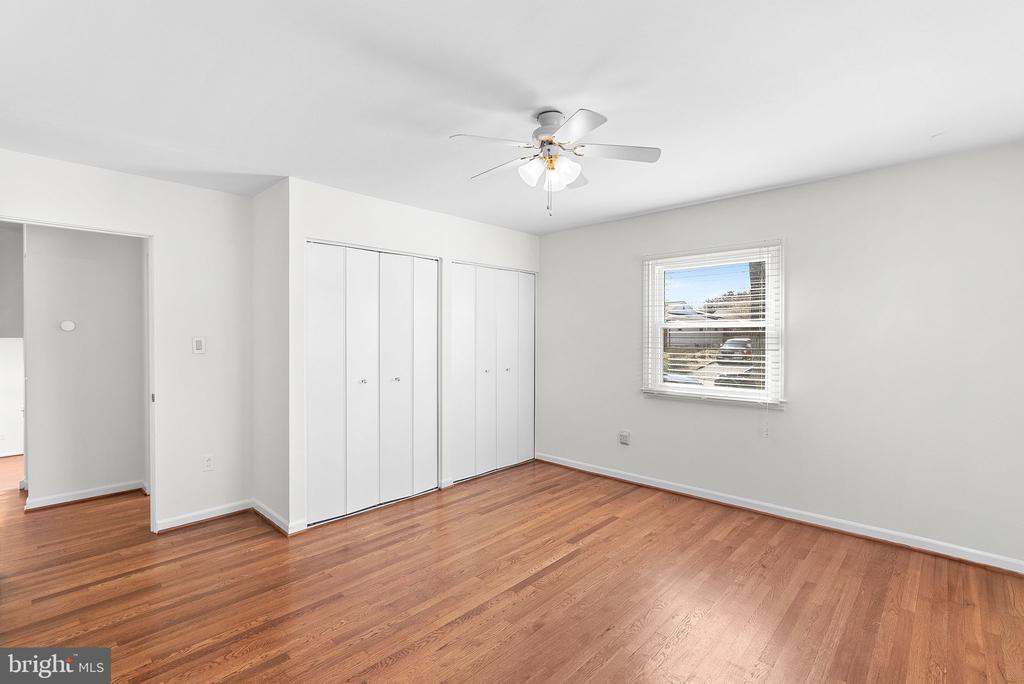 610 W Maple Ave W