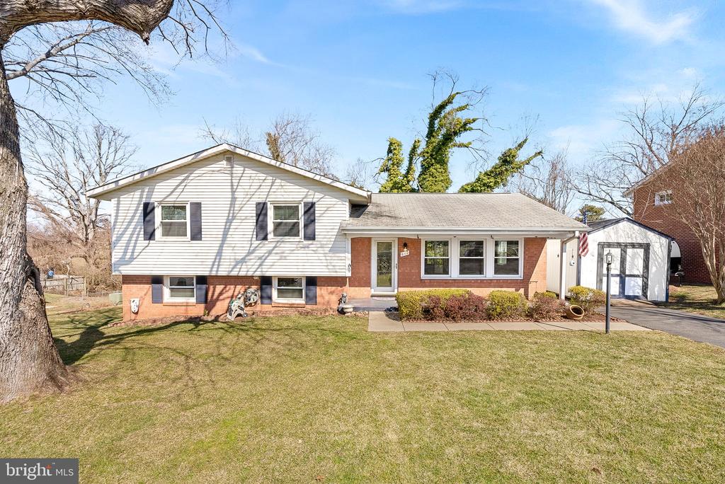 610 W Maple Ave W