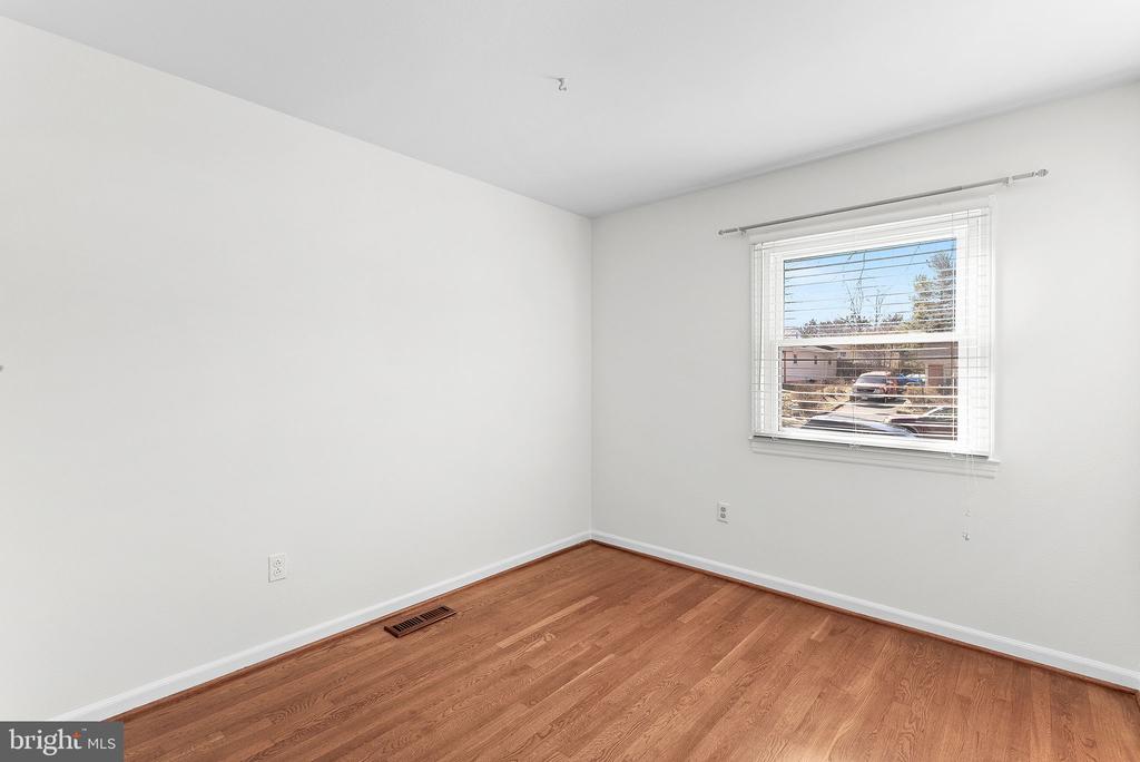 610 W Maple Ave W