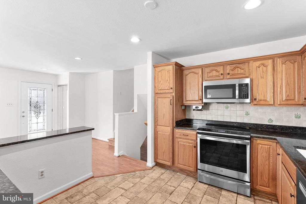 610 W Maple Ave W