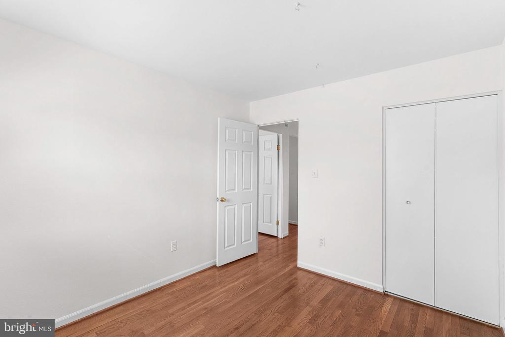 610 W Maple Ave W