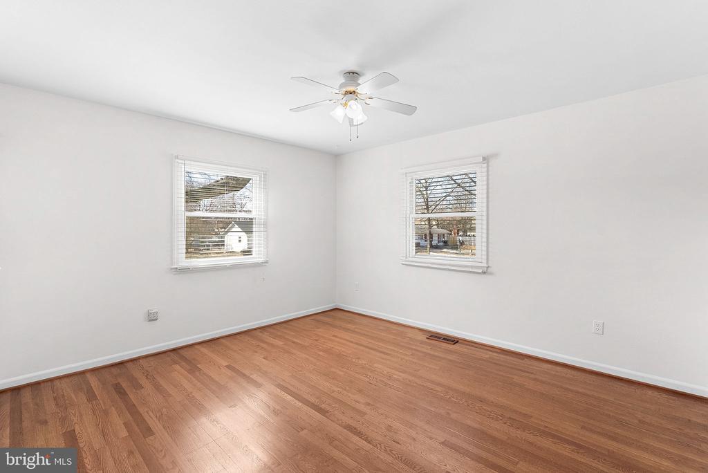 610 W Maple Ave W