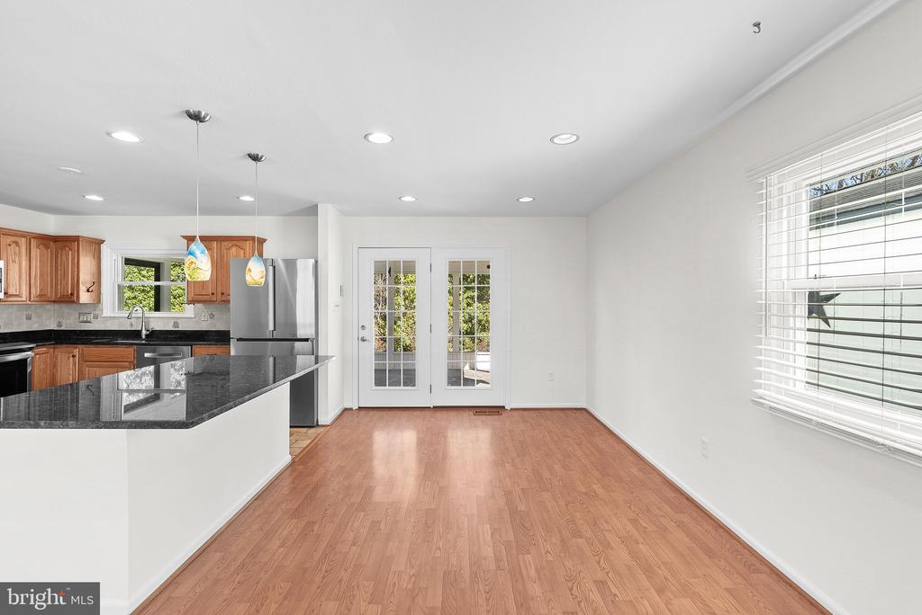 610 W Maple Ave W