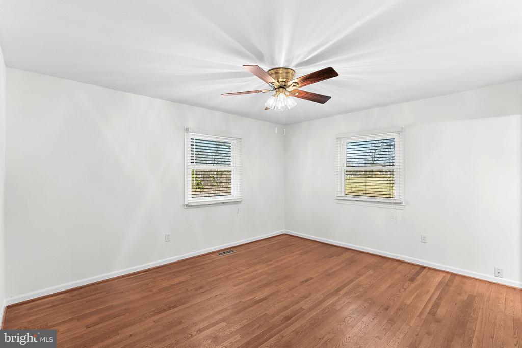610 W Maple Ave W