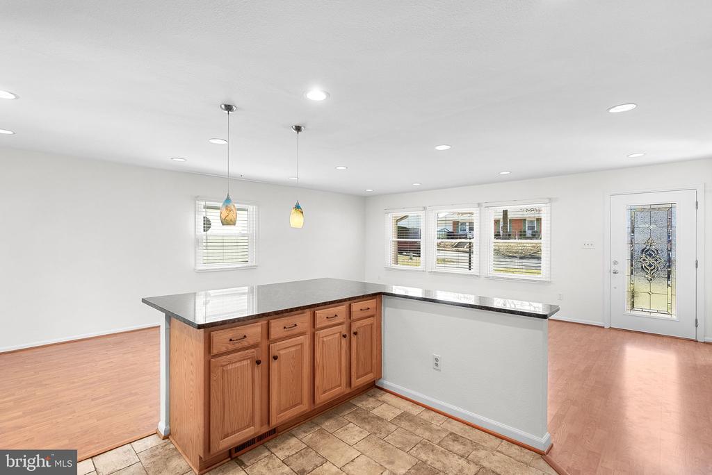 610 W Maple Ave W