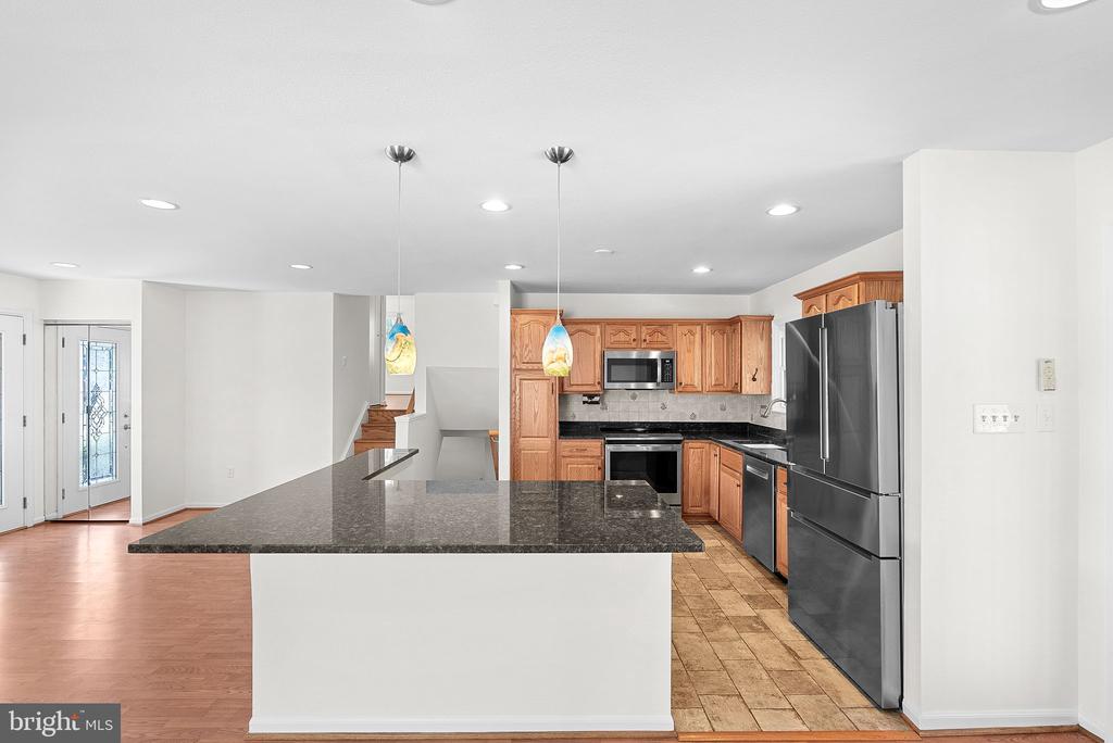 610 W Maple Ave W