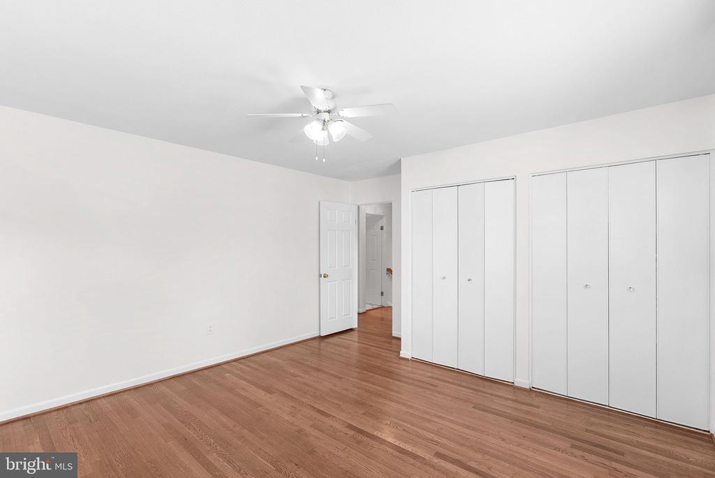 610 W Maple Ave W
