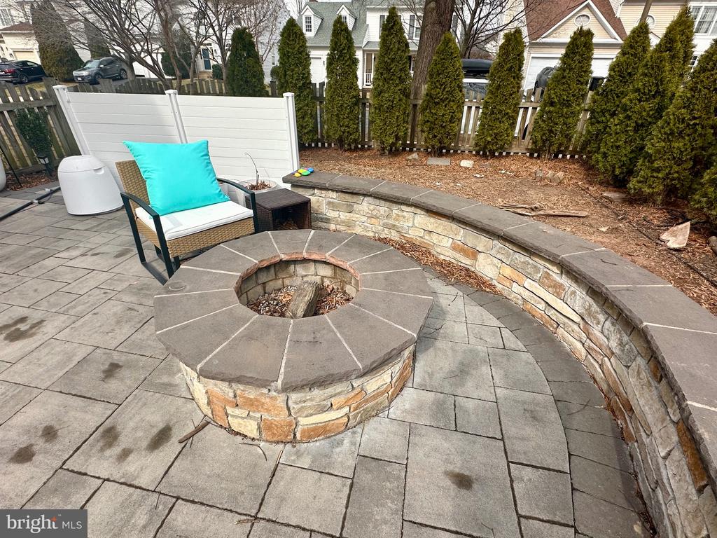 102 Burt Ct NE