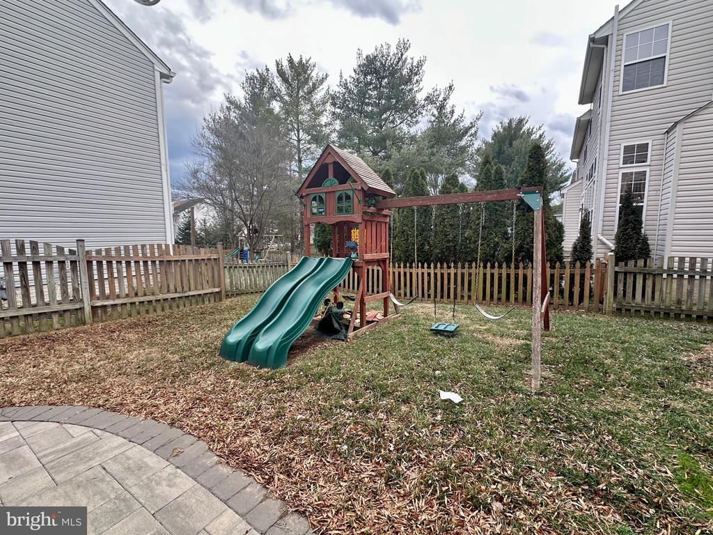 102 Burt Ct NE