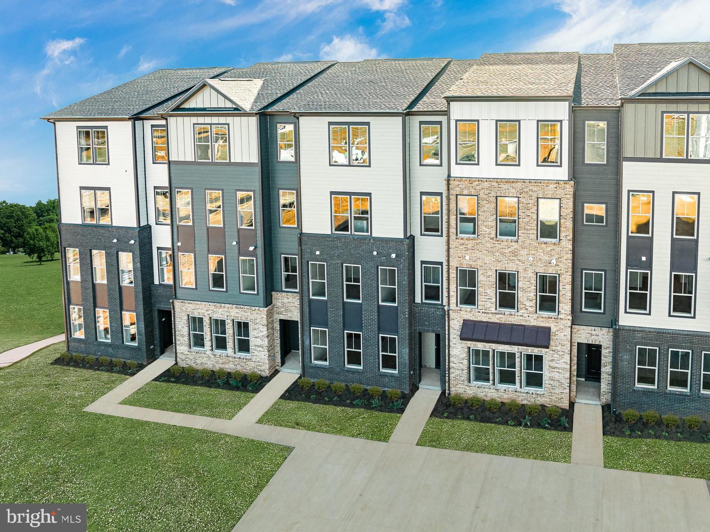 20975 Bluebird Sq