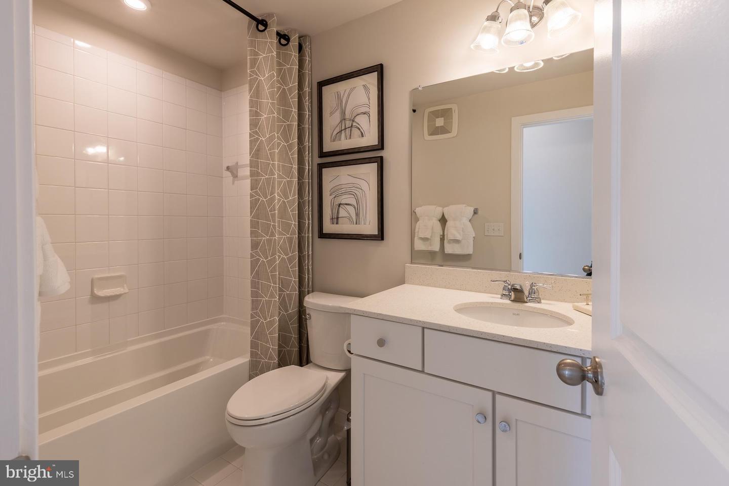 20975 Bluebird Sq