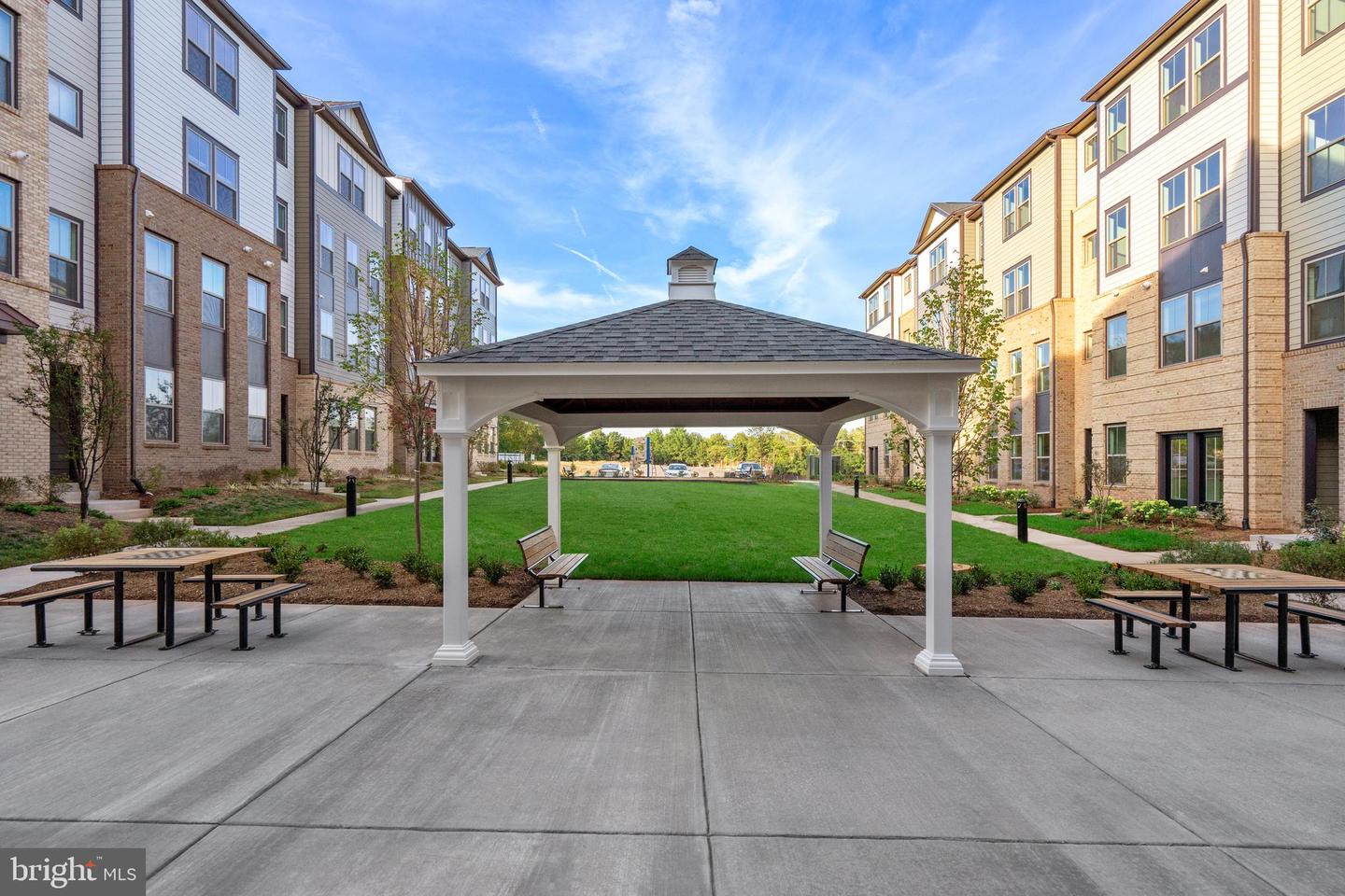 20975 Bluebird Sq