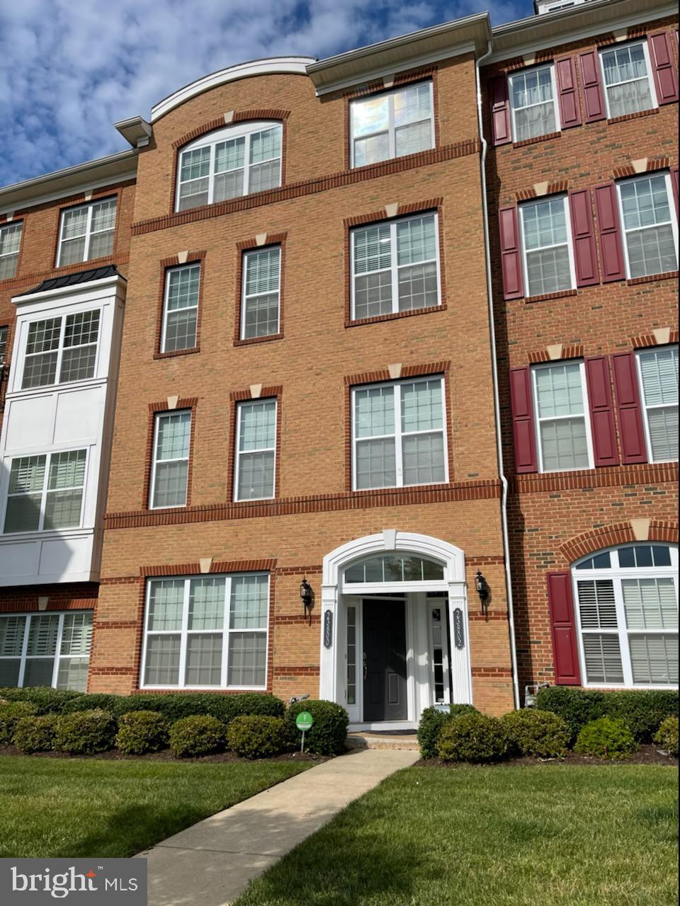 23800 HOPEWELL MANOR TER