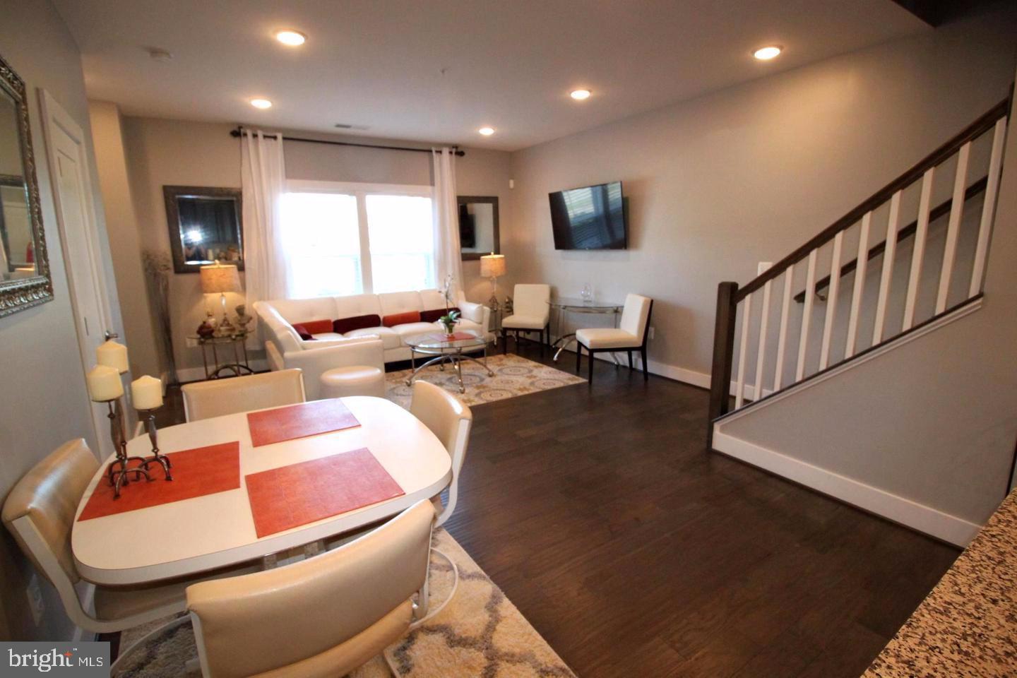 44758 Tiverton Sq