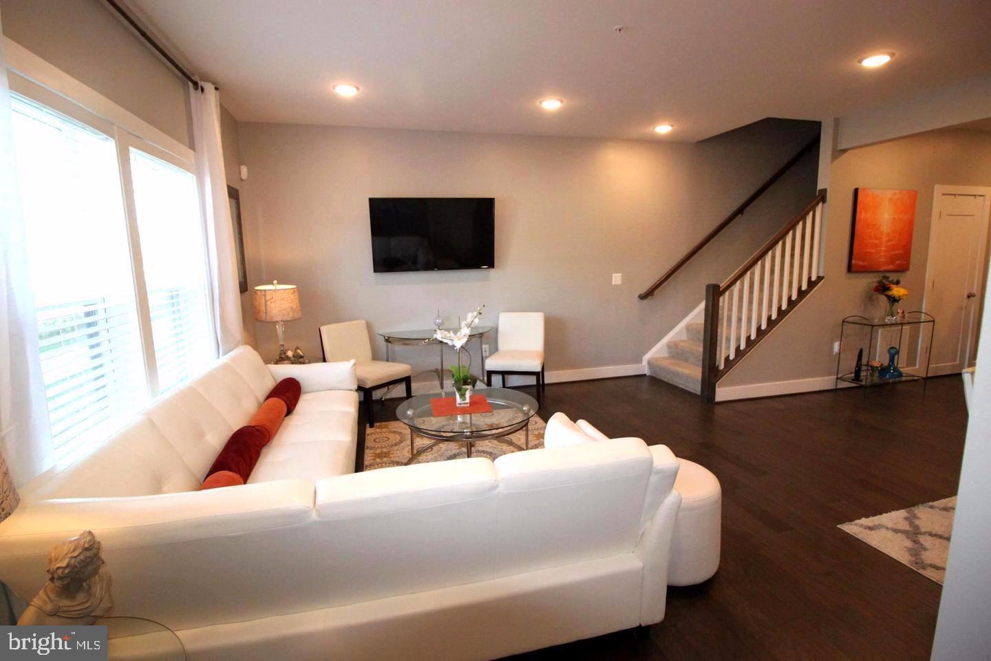 44758 Tiverton Sq