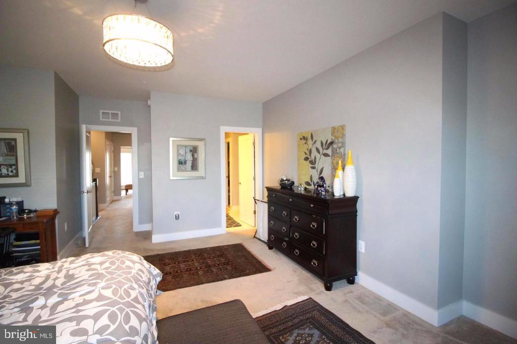 44758 Tiverton Sq