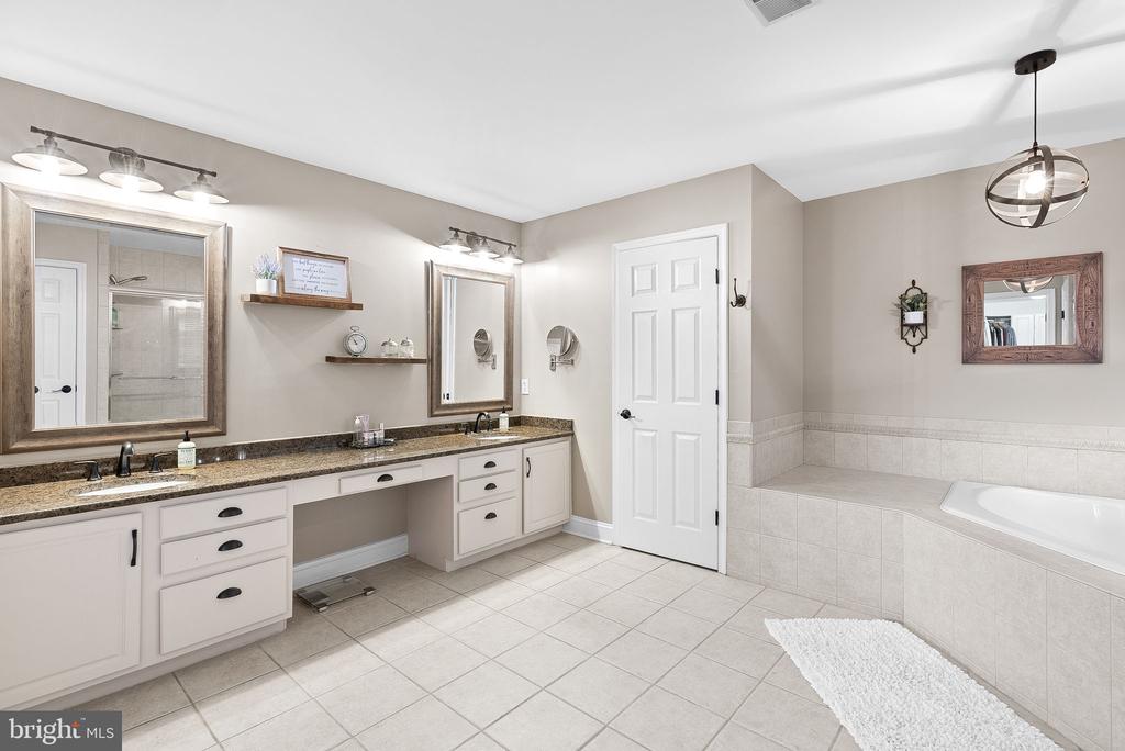 21492 Hearthstone Ct