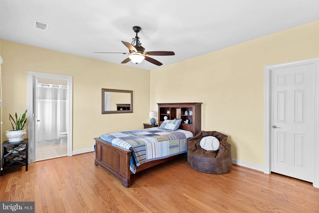 21994 Auction Barn Dr