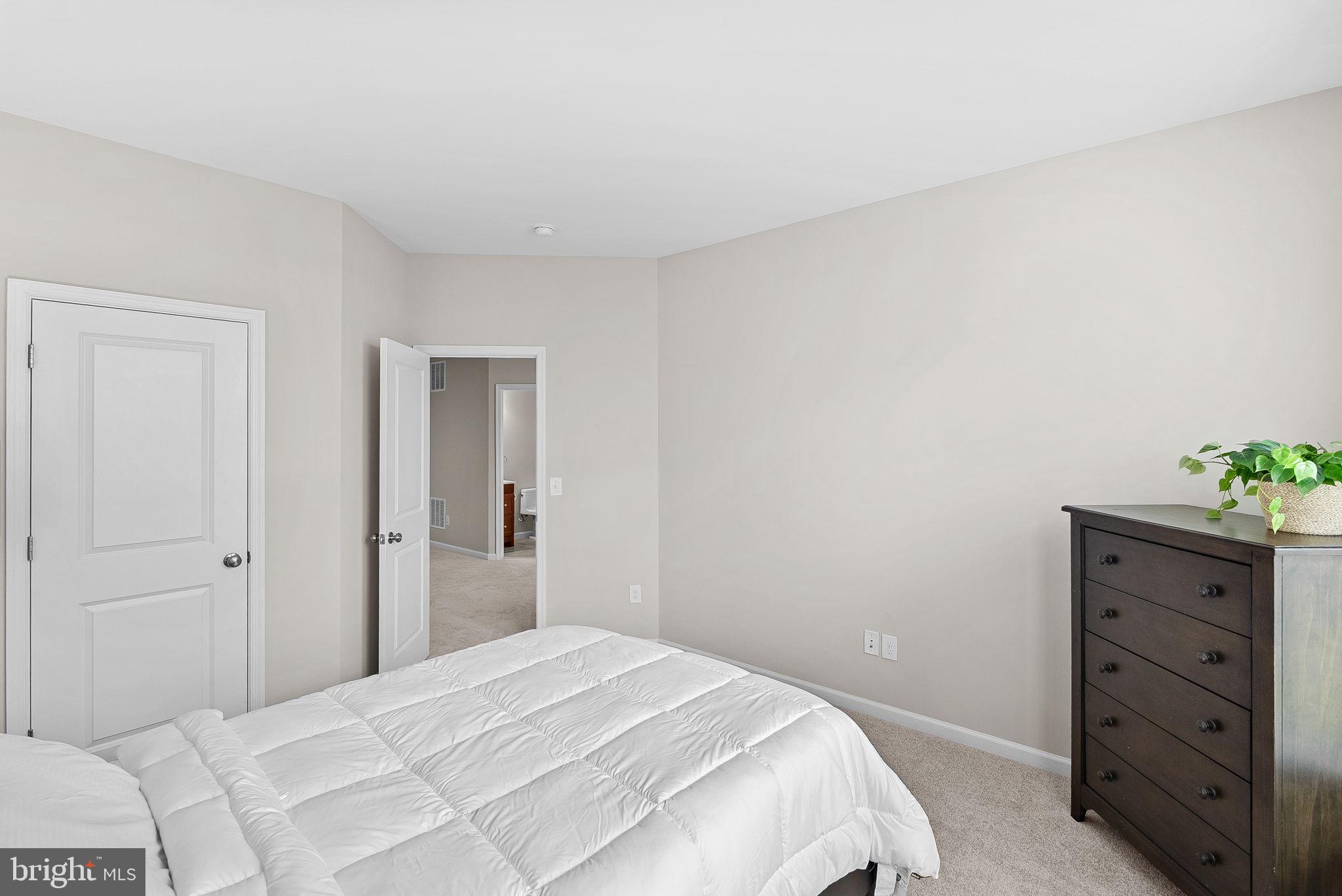 23486 Hillgate Ter