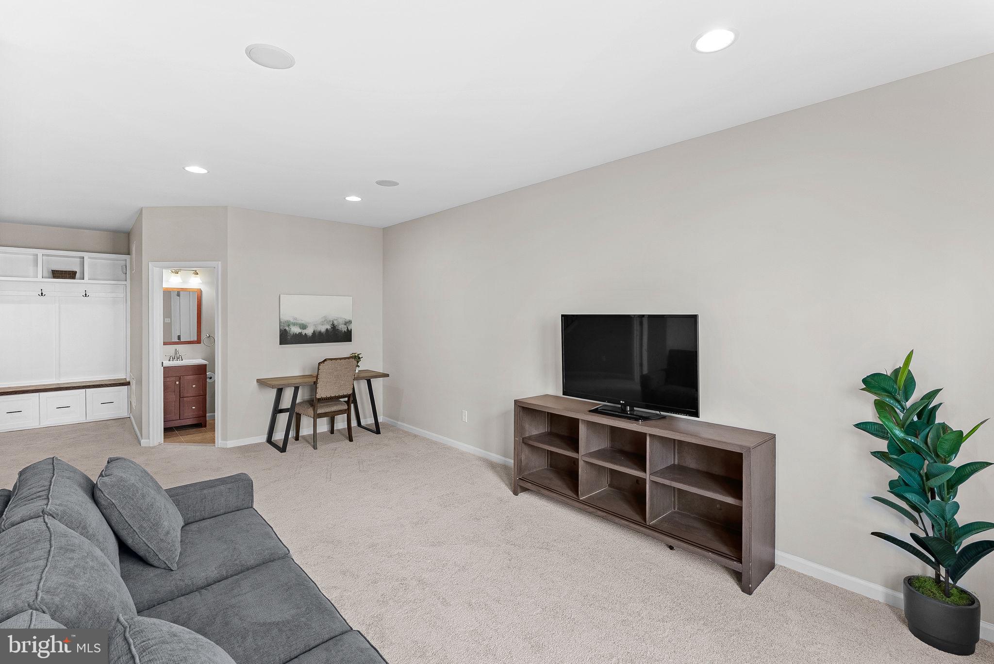 23486 Hillgate Ter