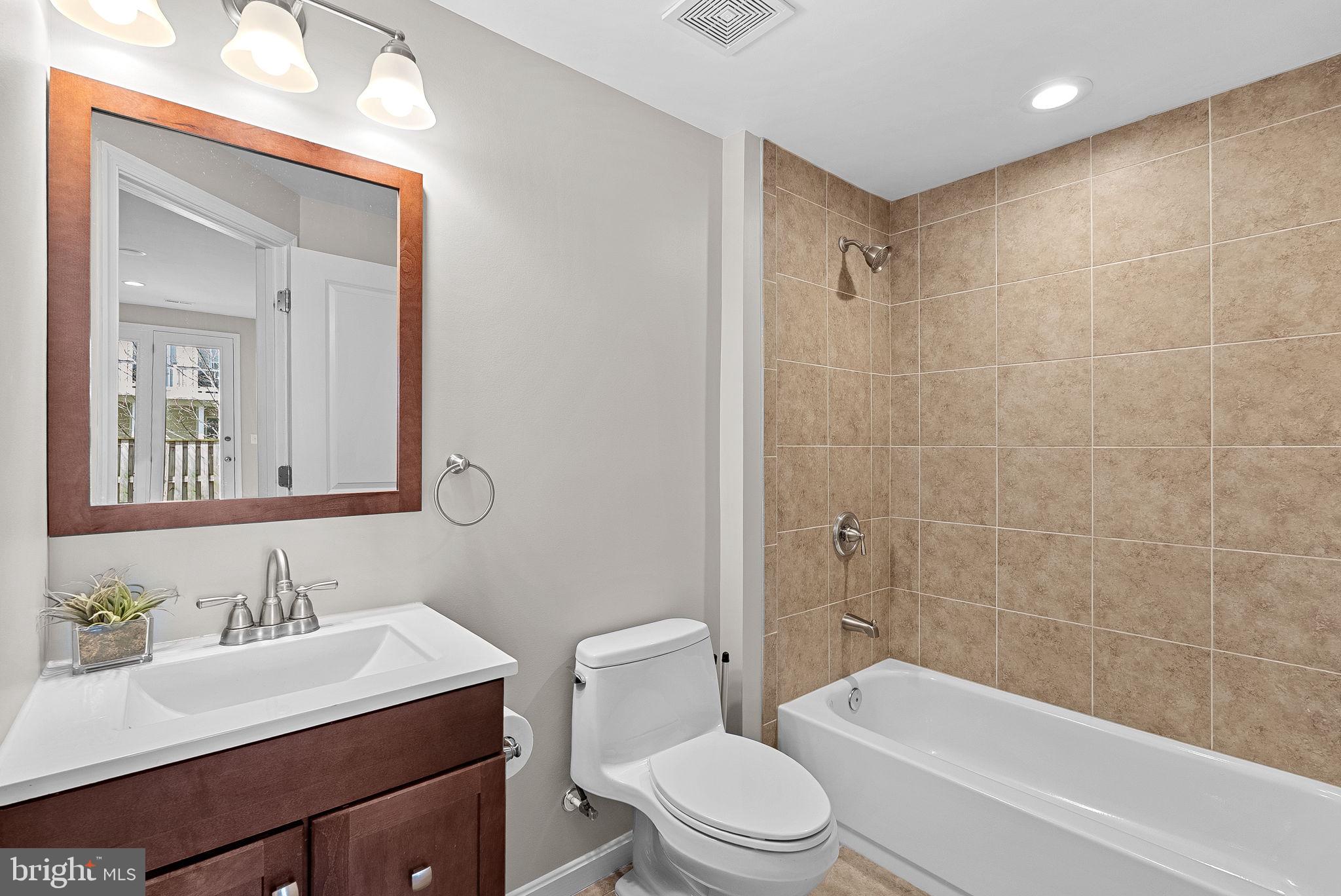 23486 Hillgate Ter