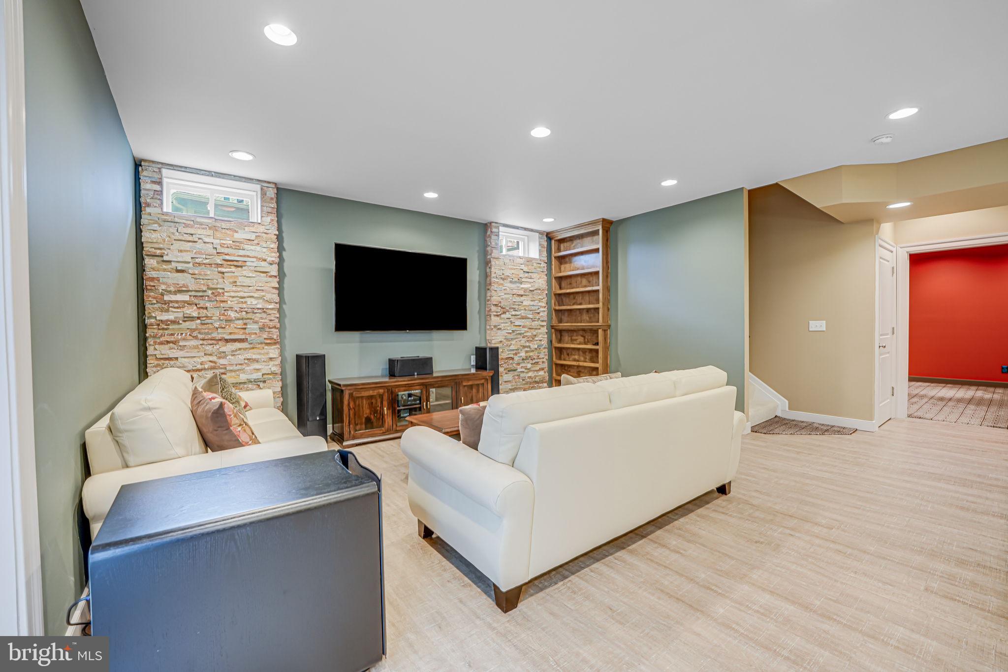 41150 White Cedar Ct
