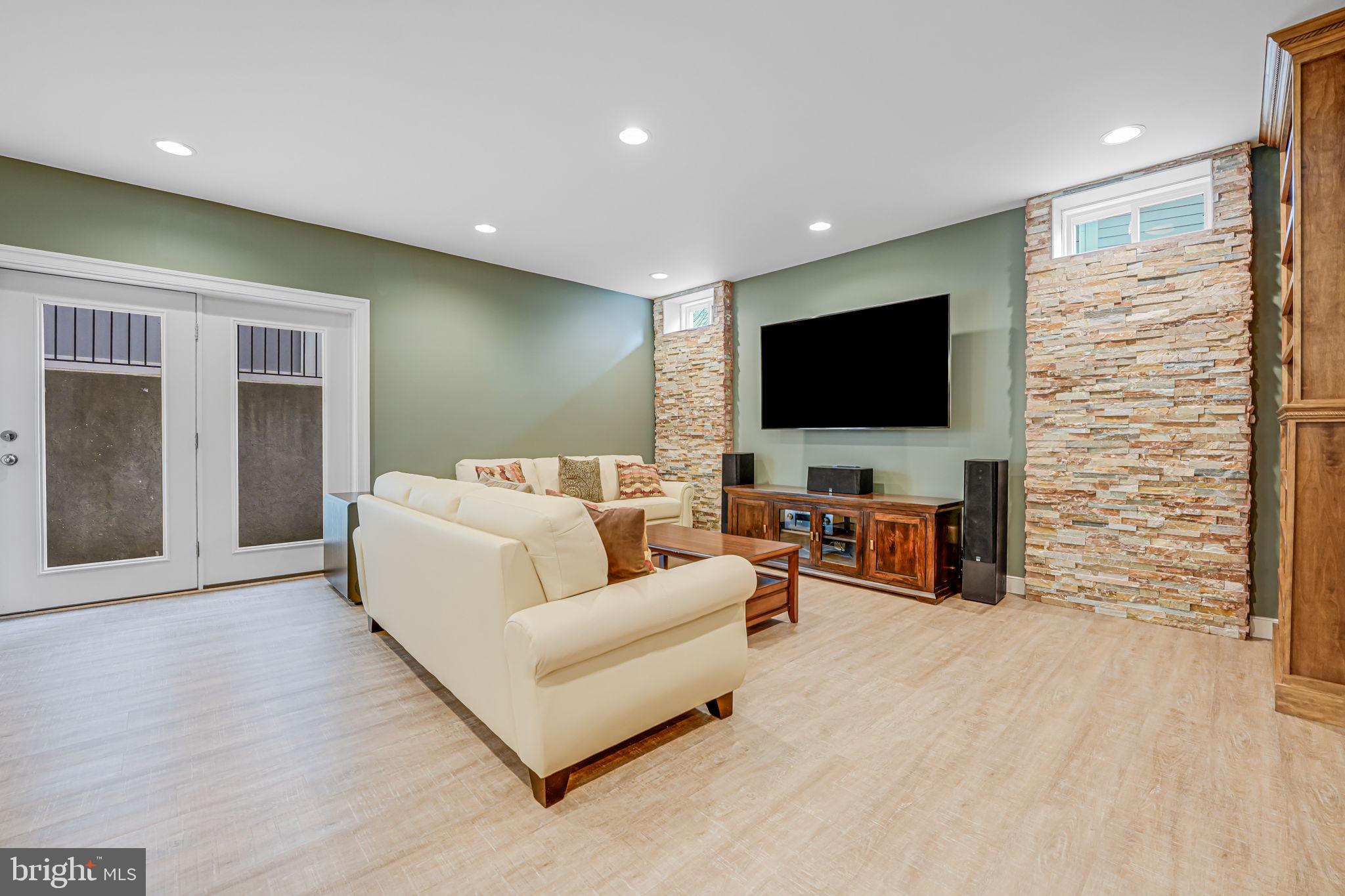 41150 White Cedar Ct