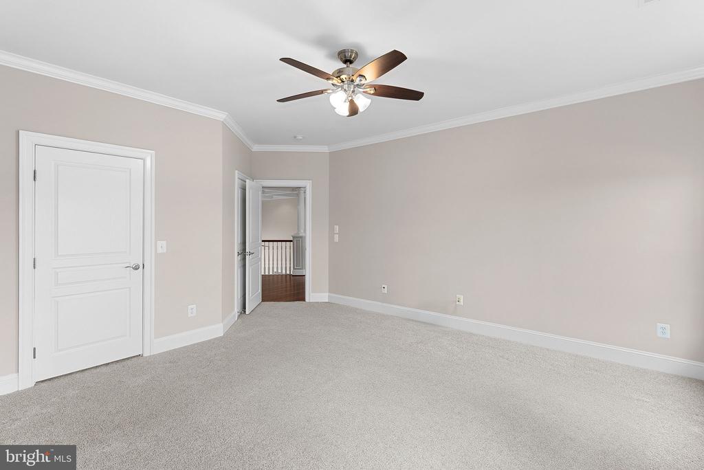 20713 Ashburn Valley Ct