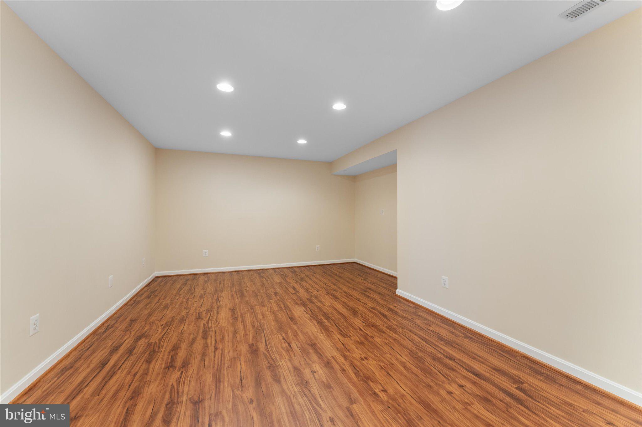 229 E Skyline Dr