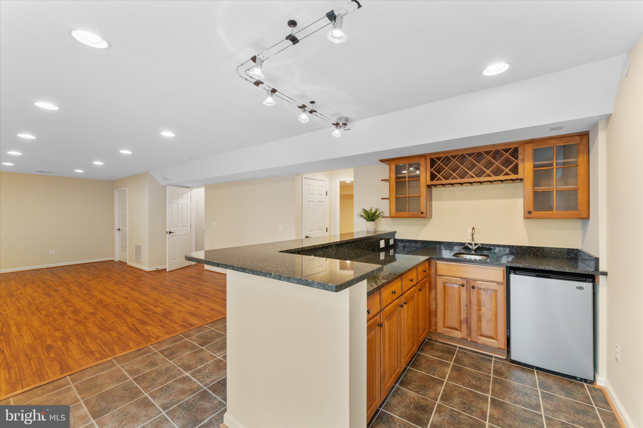229 E Skyline Dr