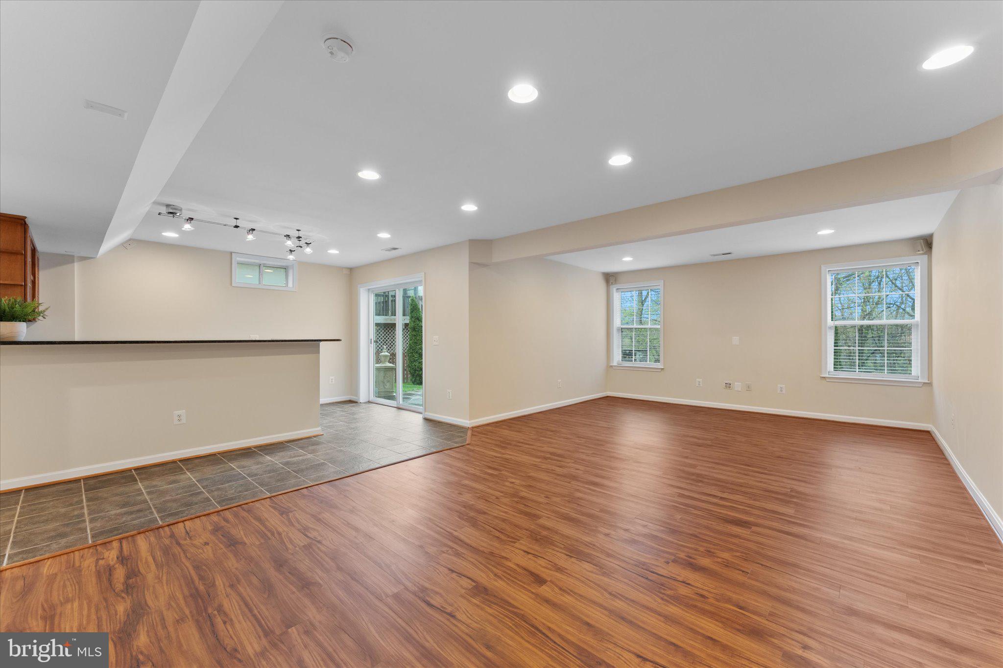 229 E Skyline Dr