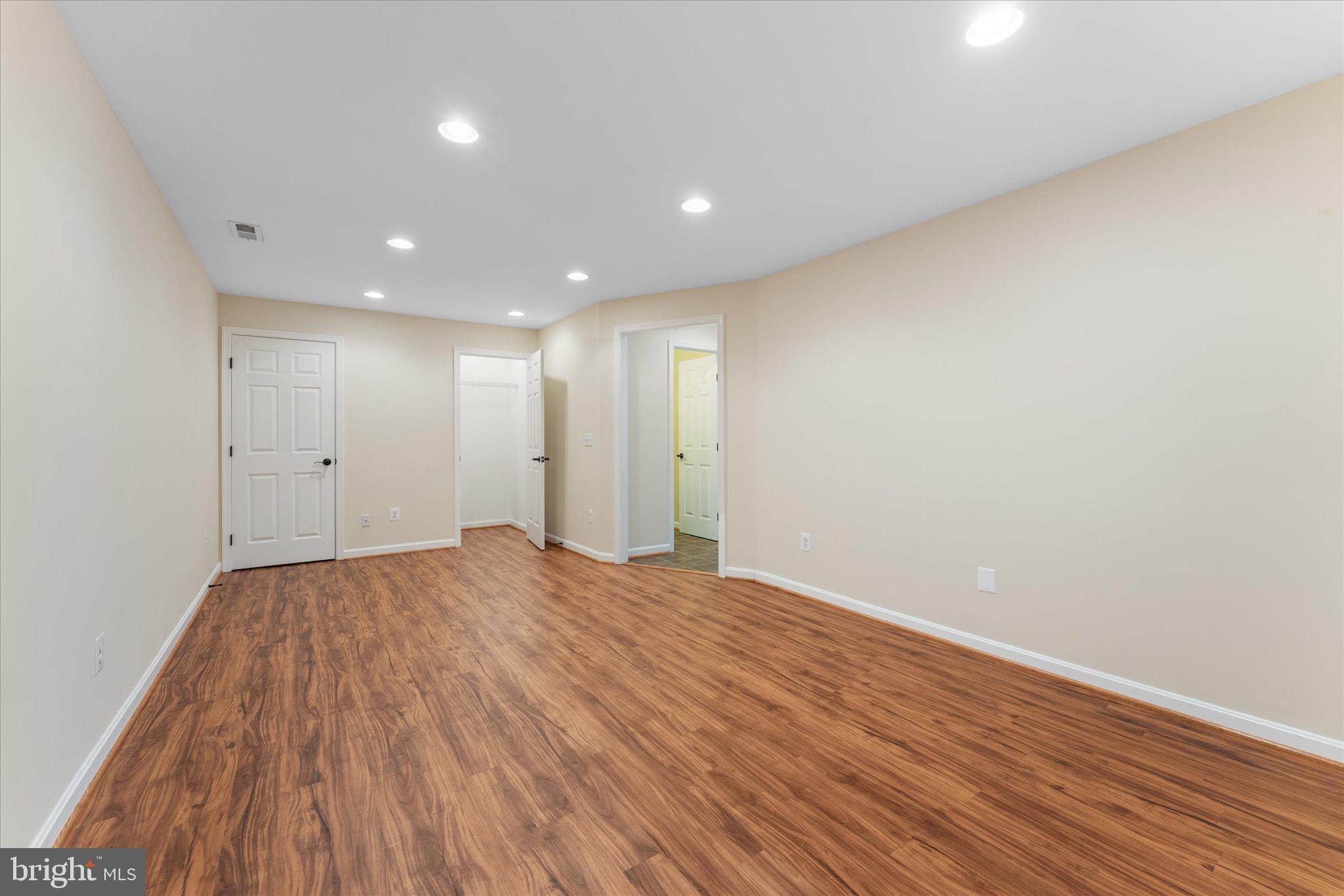 229 E Skyline Dr