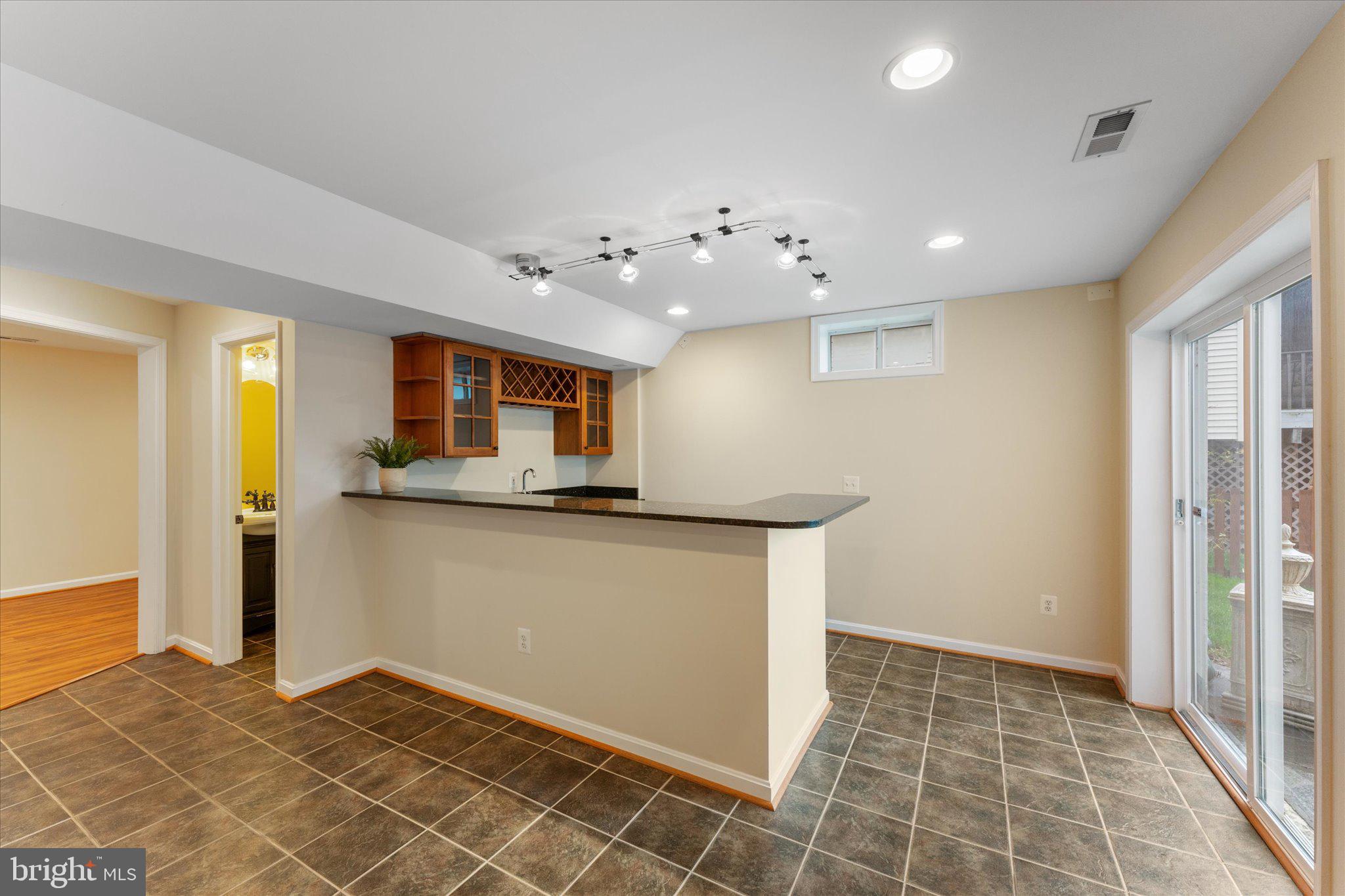 229 E Skyline Dr