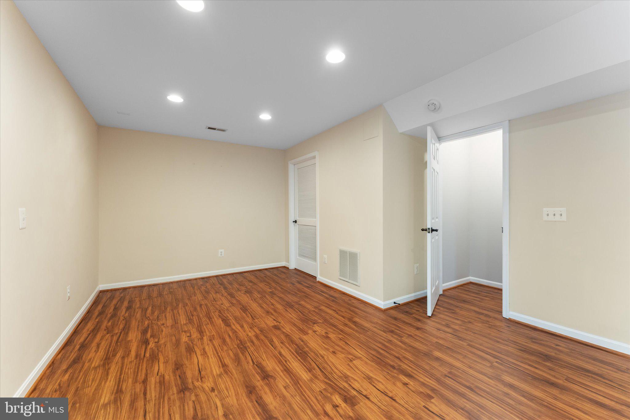 229 E Skyline Dr