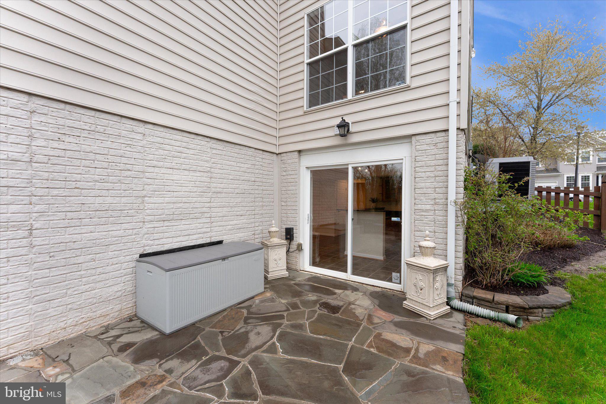 229 E Skyline Dr
