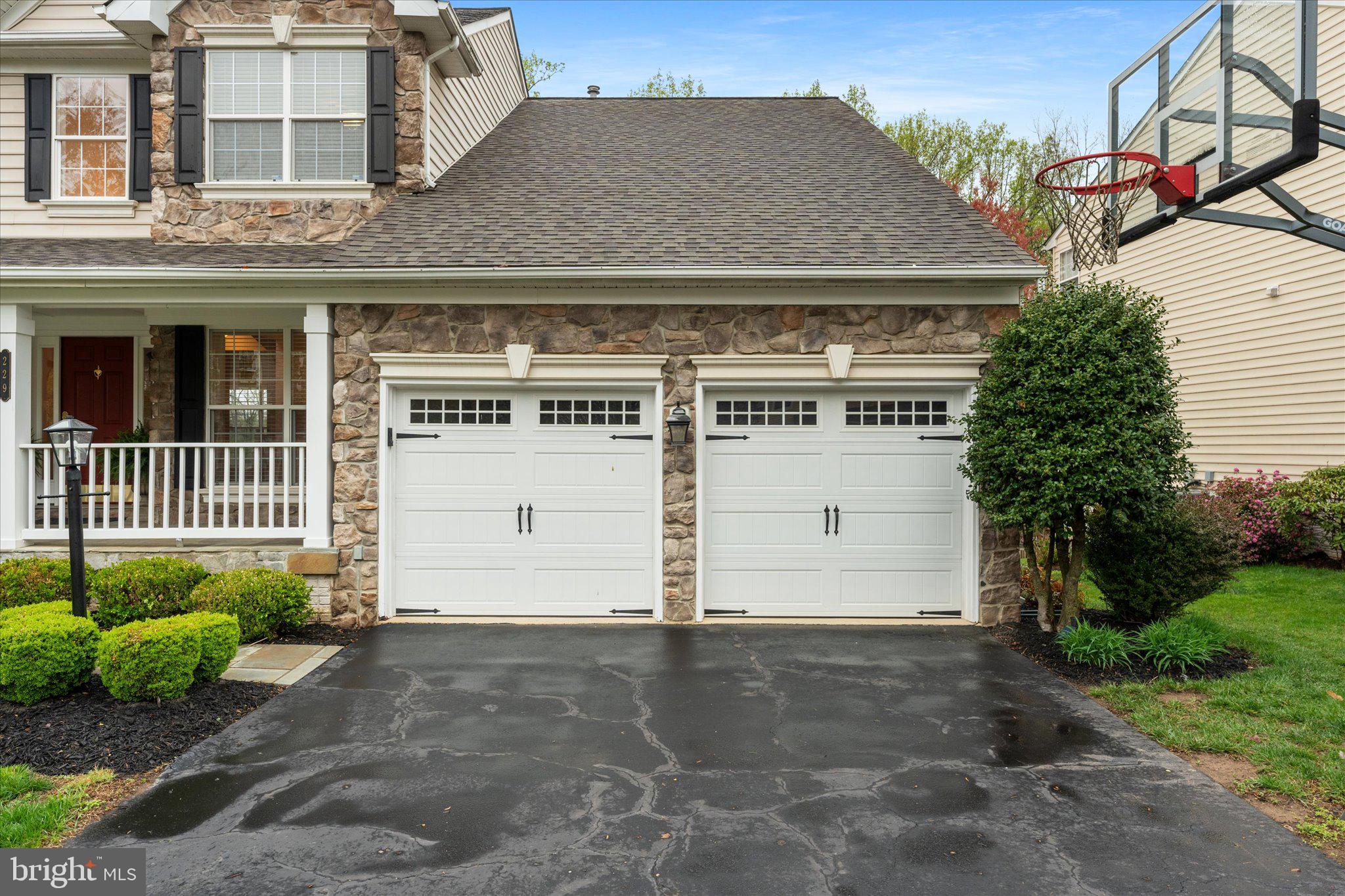 229 E Skyline Dr