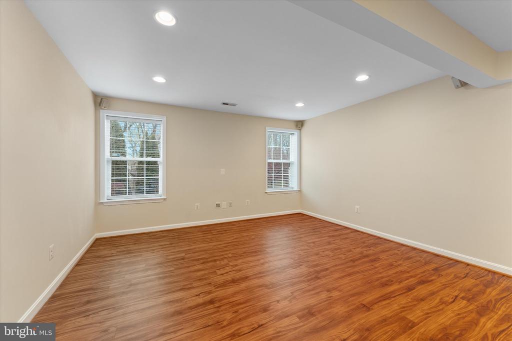 229 E Skyline Dr