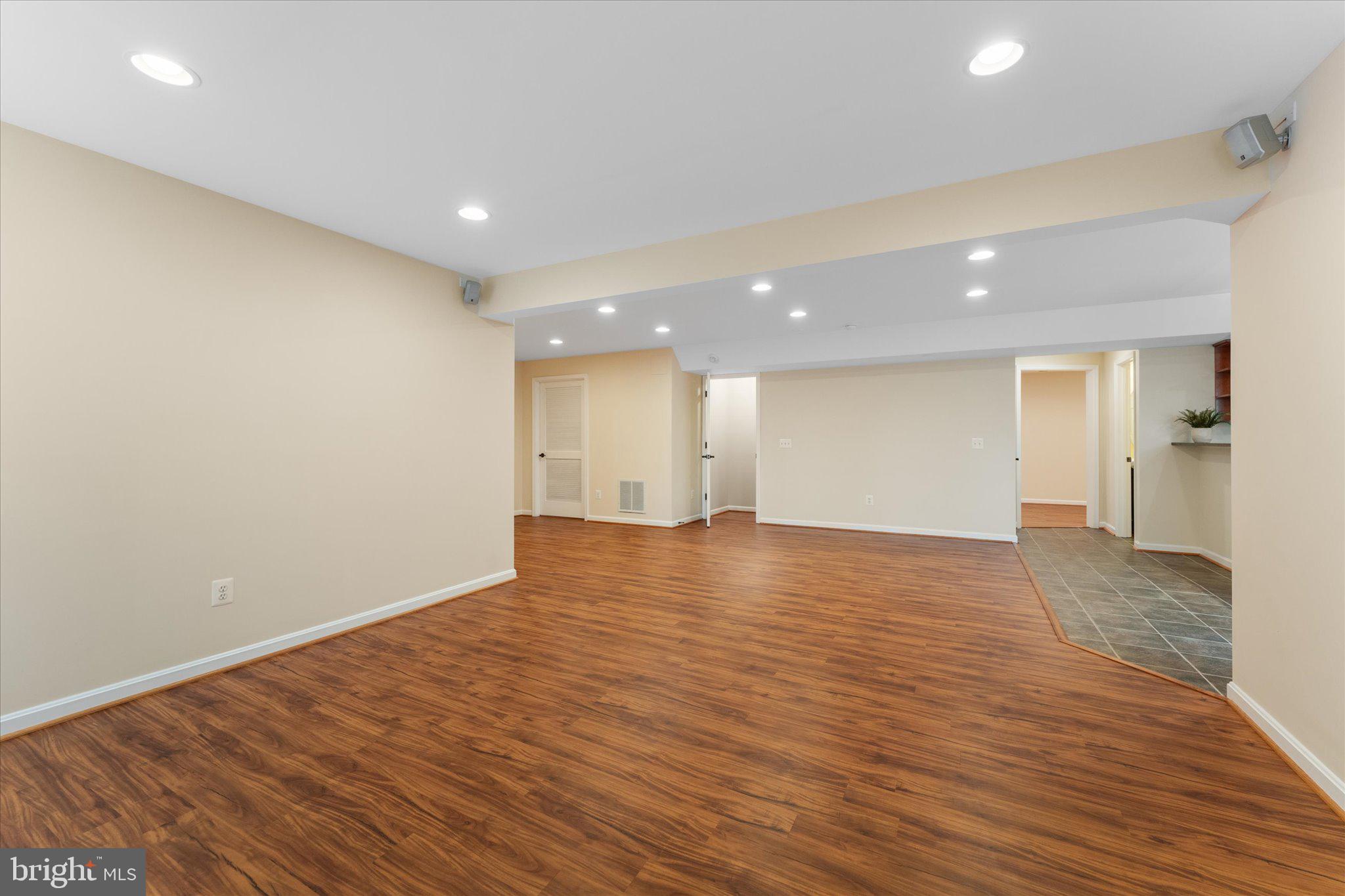 229 E Skyline Dr