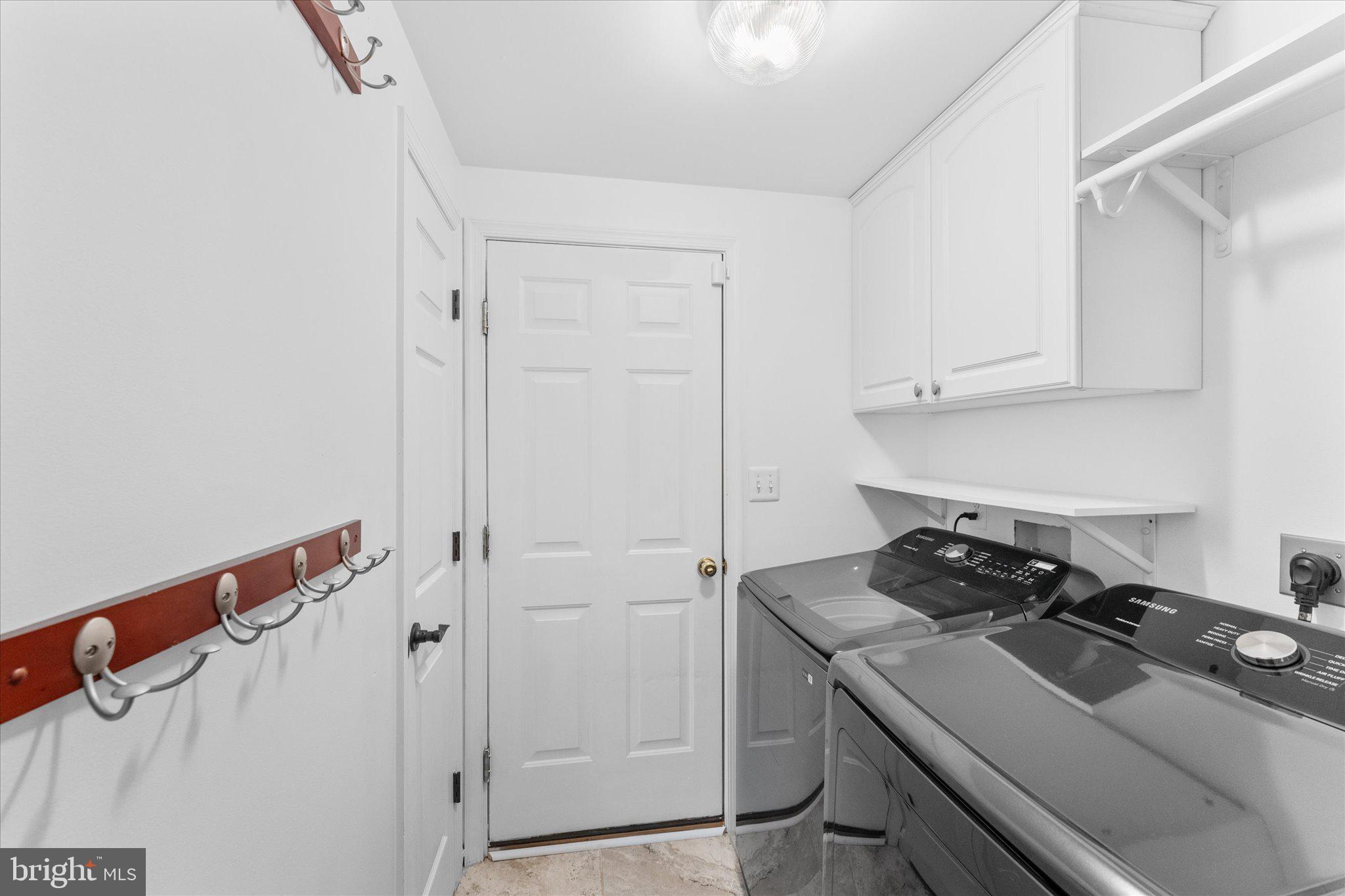 229 E Skyline Dr