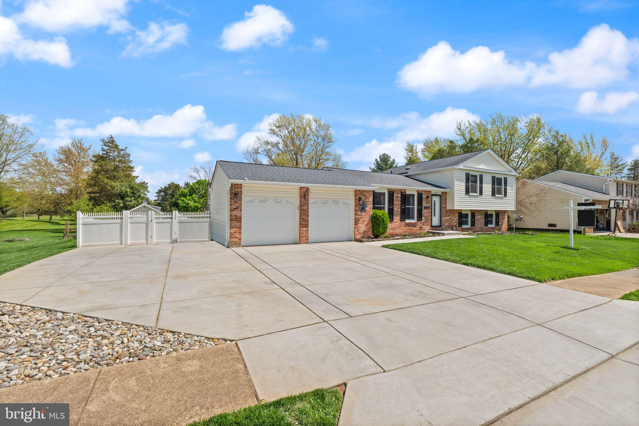 510 Appletree Dr NE