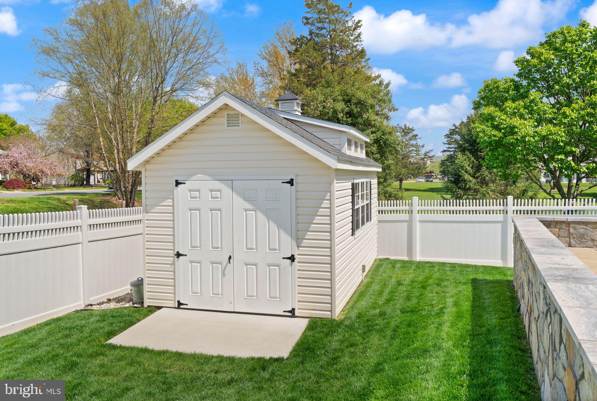 510 Appletree Dr NE