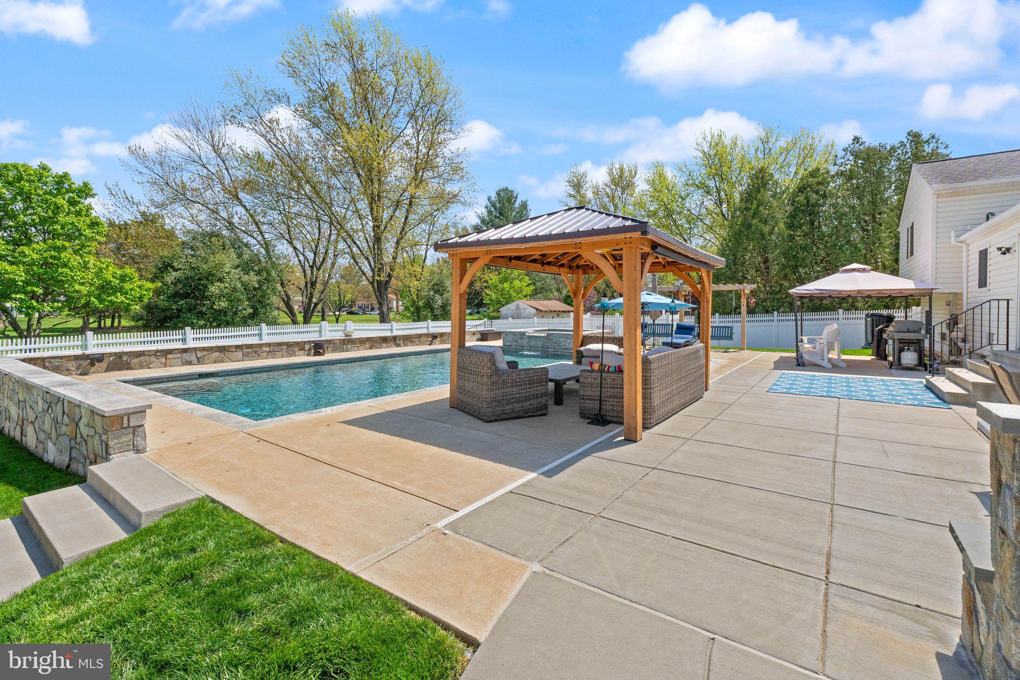 510 Appletree Dr NE