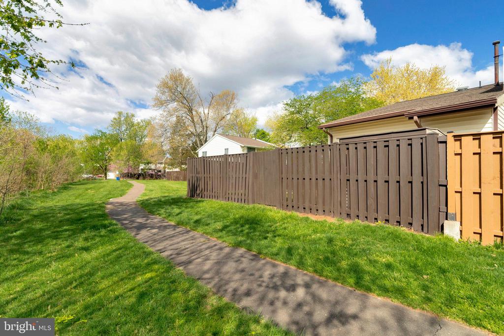 238 Greenfield Ct