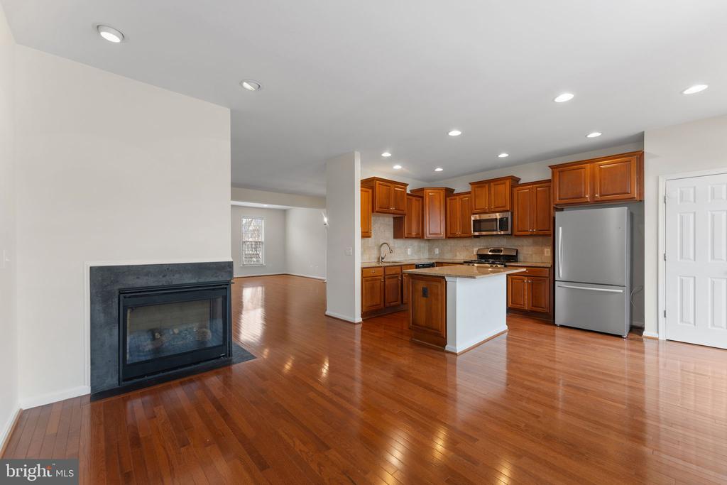42599 CHISHOLM DR