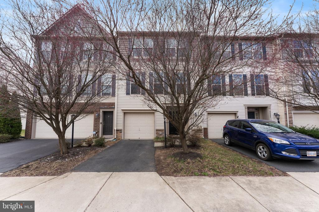 42599 CHISHOLM DR