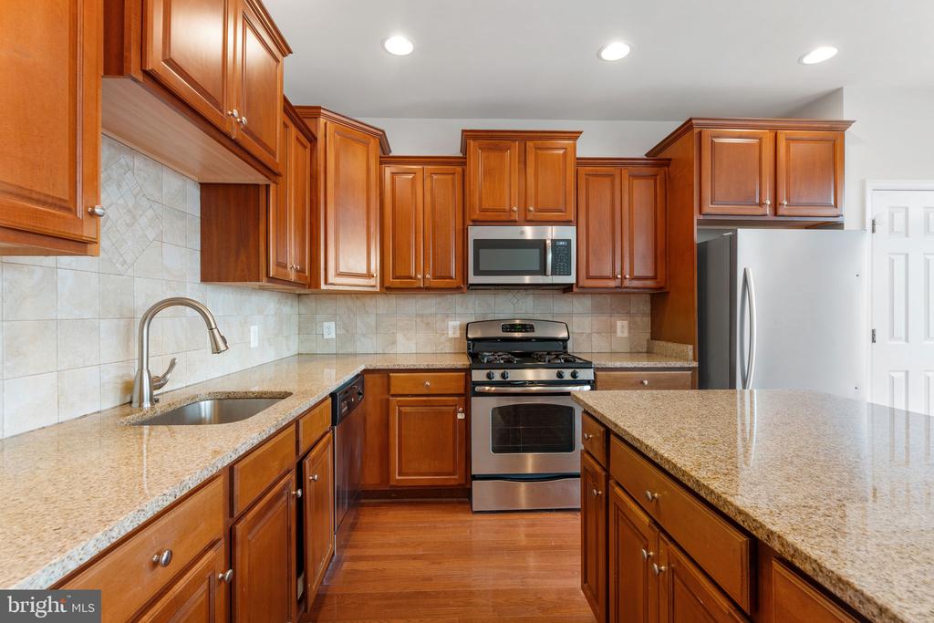 42599 CHISHOLM DR