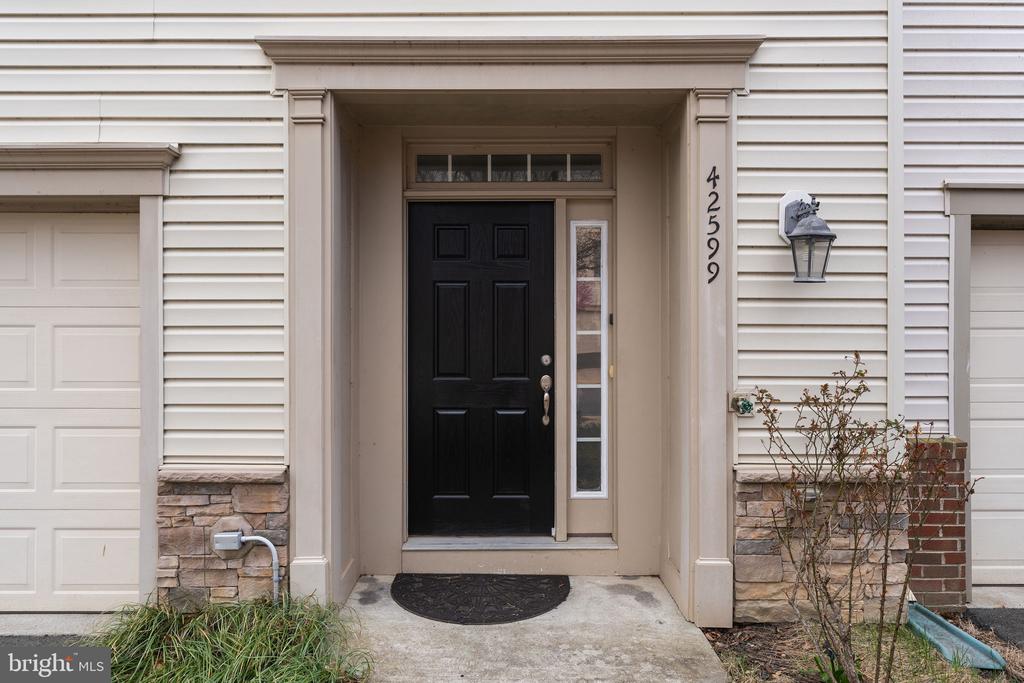 42599 CHISHOLM DR
